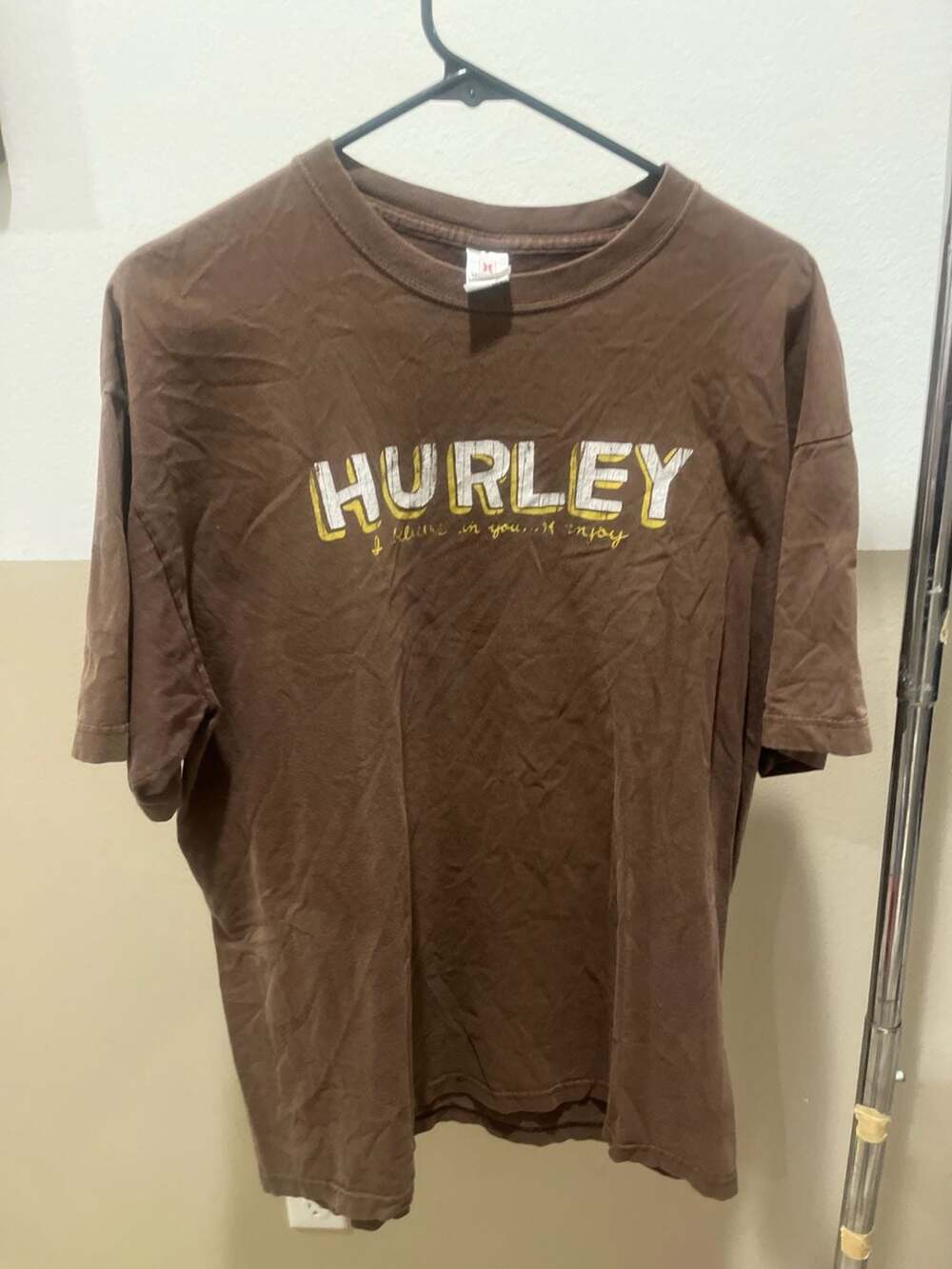 Vintage Hurley Brown Graphic T-Shirt Men's Size Medium